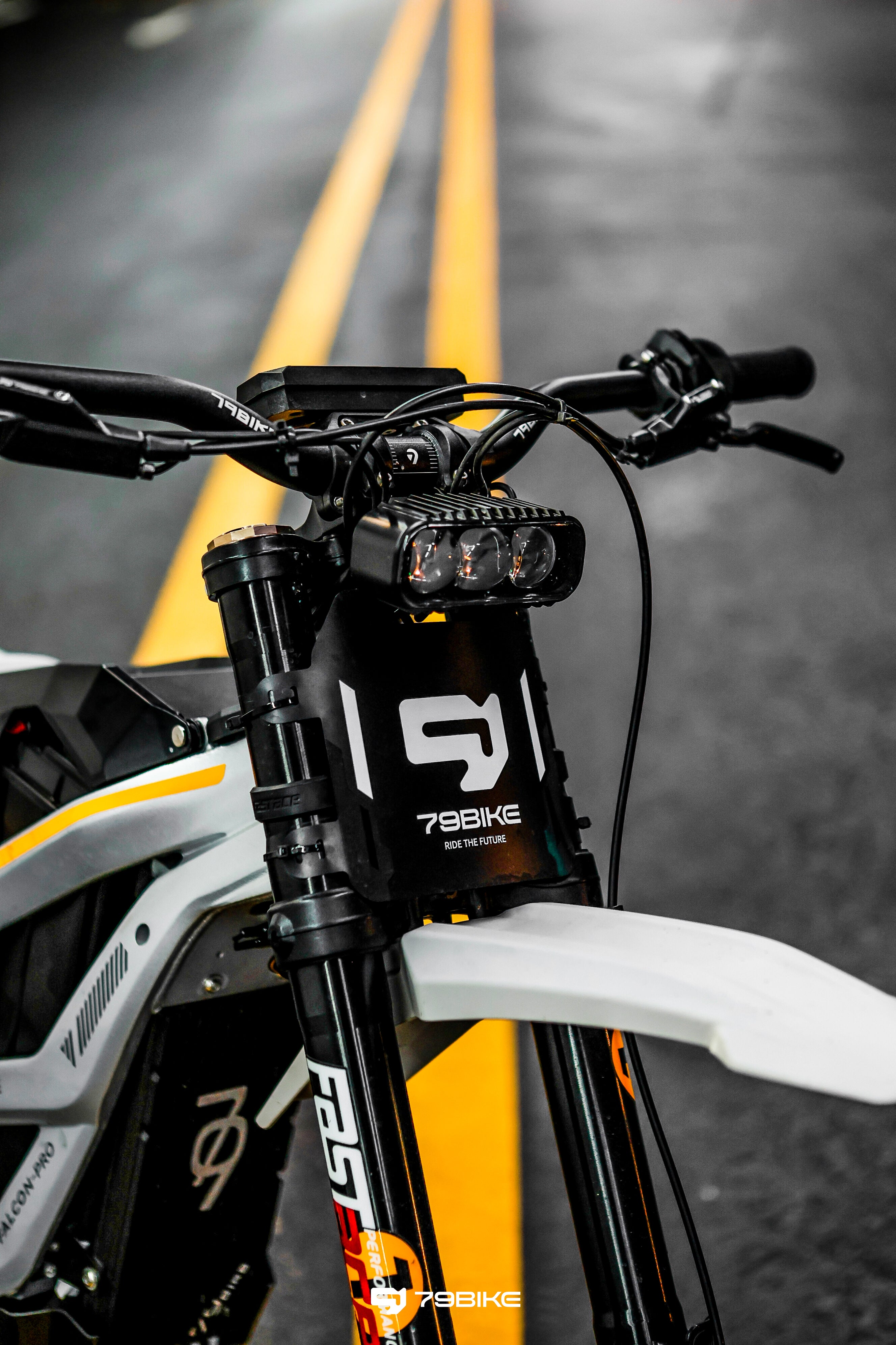 Super Deal! Kick&Move Falcon Pro e-Dirtbike 2025 - Zilver/Geel