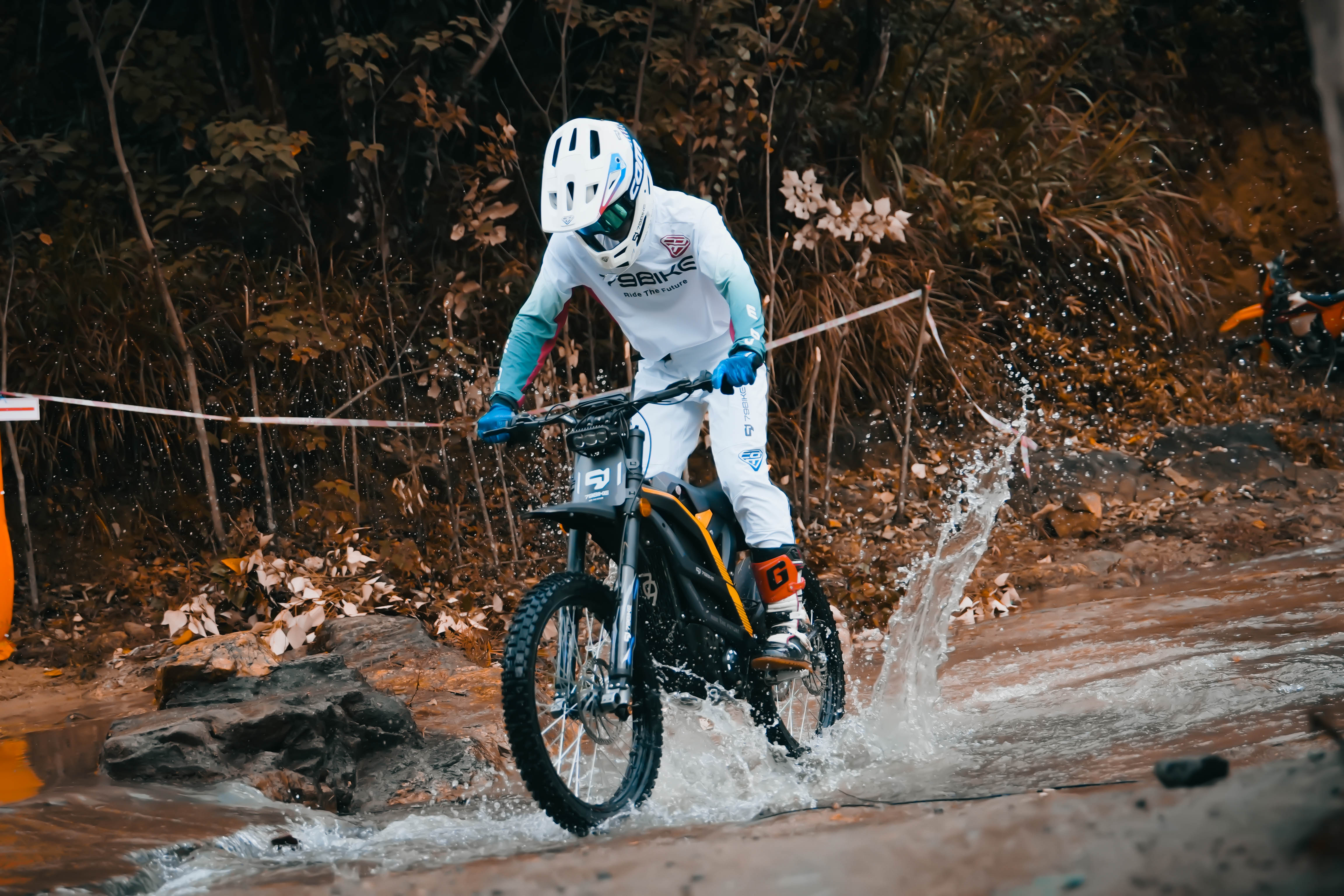 Super Deal! Kick&Move Falcon Pro e-Dirtbike 2025 - Zwart/Geel