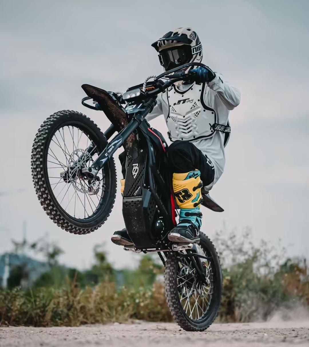 Super Deal! Kick&Move Falcon Pro e-Dirtbike 2025 - Zwart/Rood