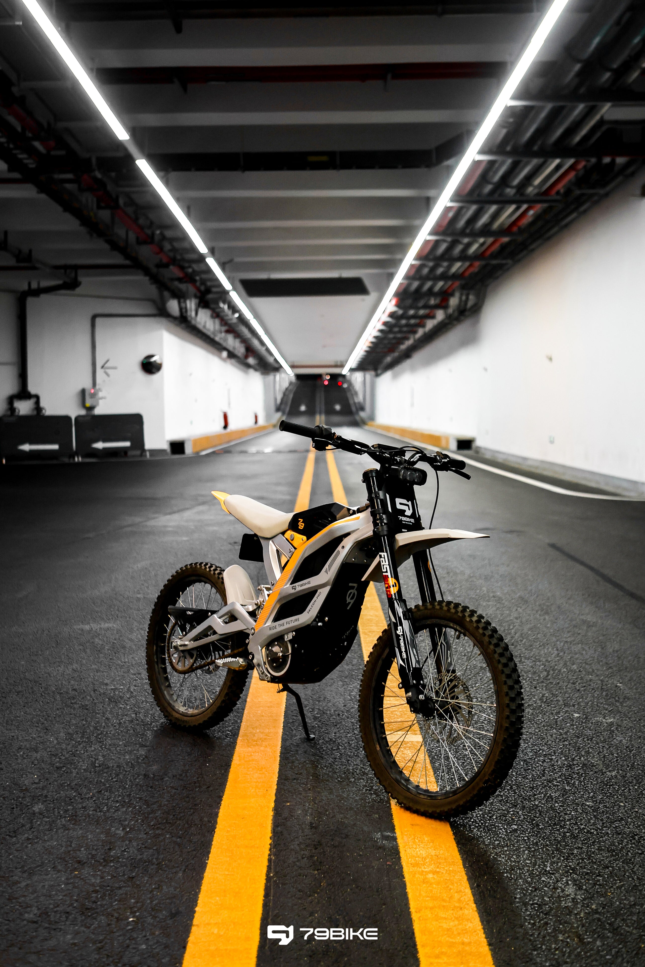 Super Deal! Kick&Move Falcon Pro e-Dirtbike 2025 - Zilver/Geel