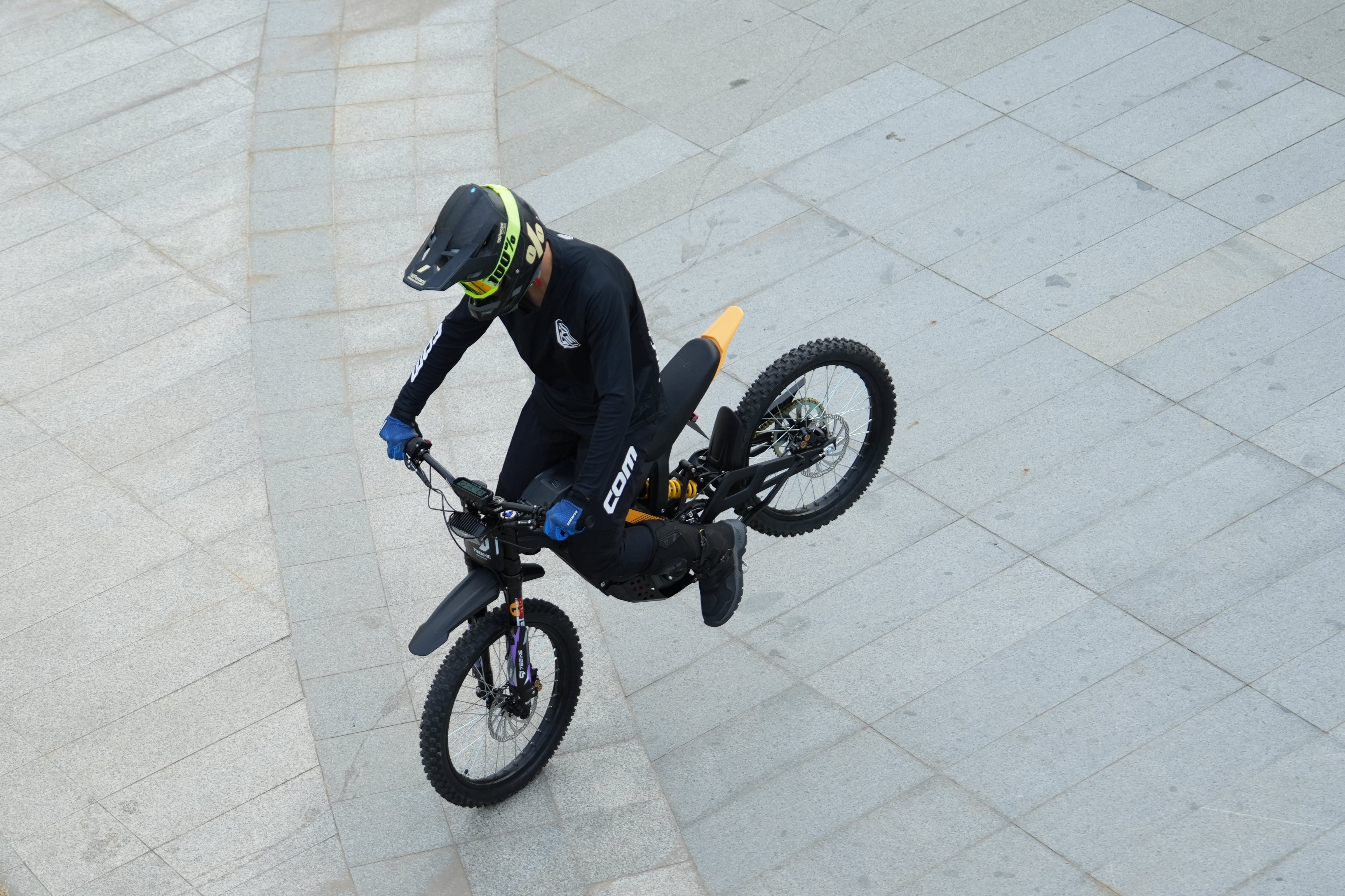 Super Deal! Kick&Move Falcon Pro e-Dirtbike 2025 - Zwart/Geel