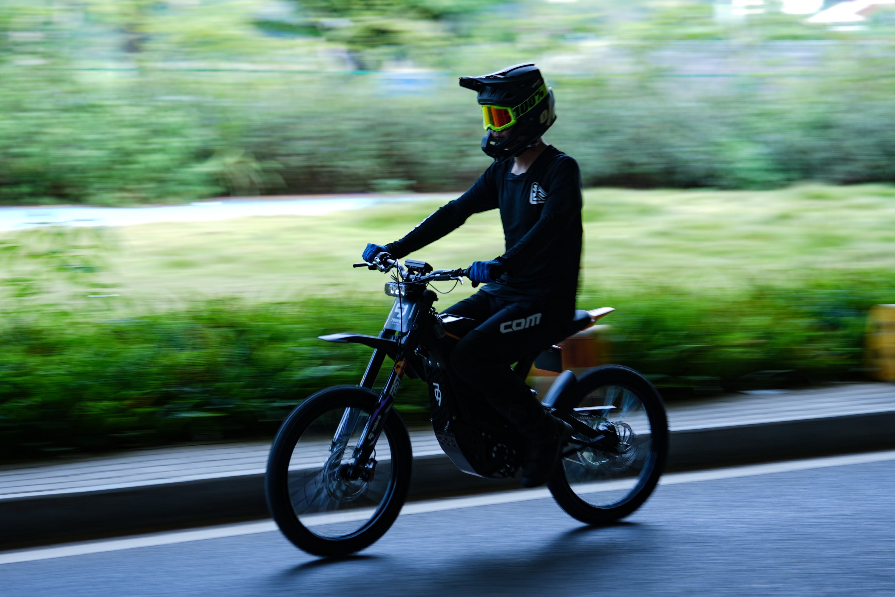 Super Deal! Kick&Move Falcon Pro e-Dirtbike 2025 - Zwart/Geel