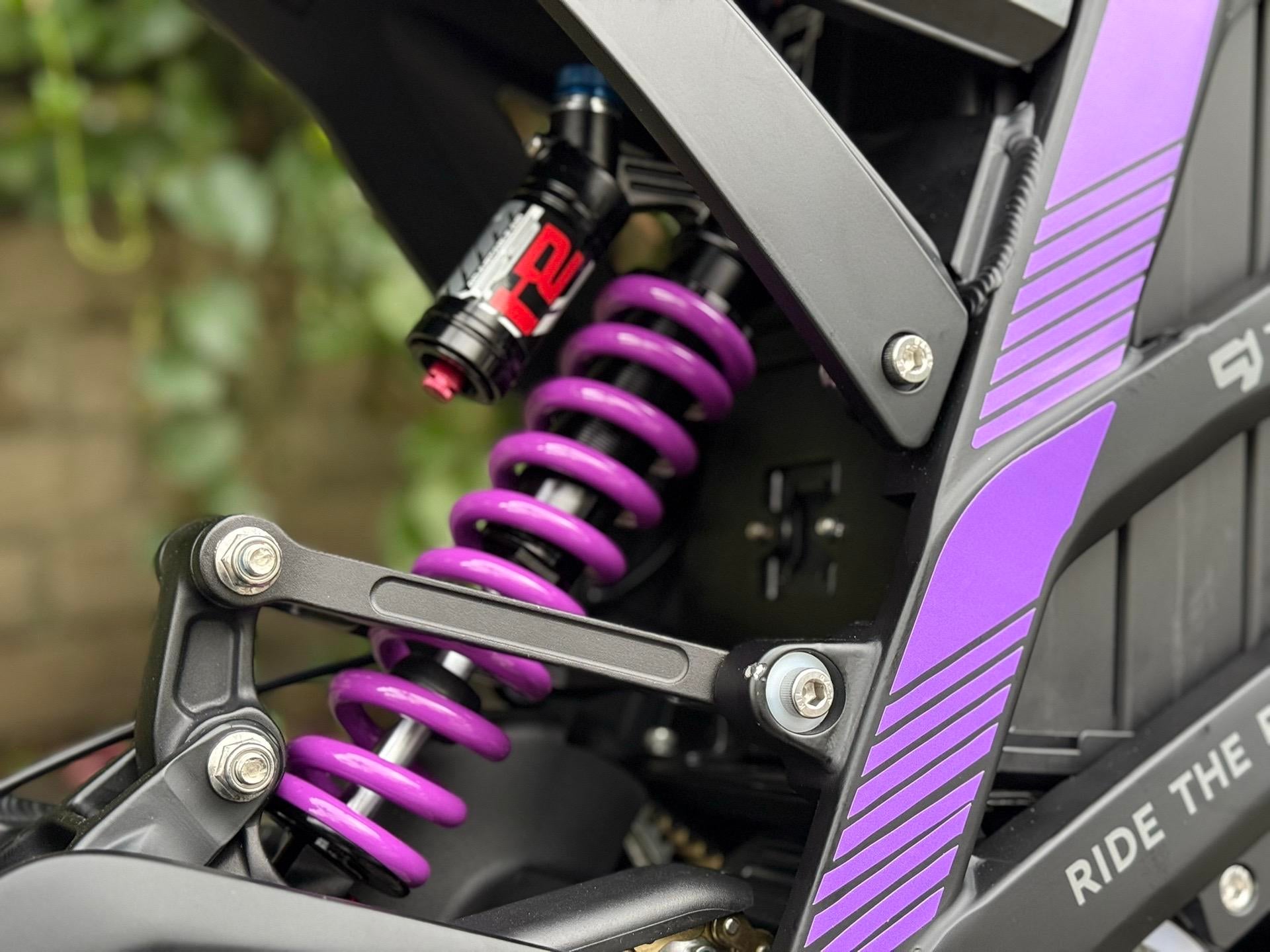 Super Deal! Kick&Move Falcon Pro e-Dirtbike 2025 - Zwaart/Paars