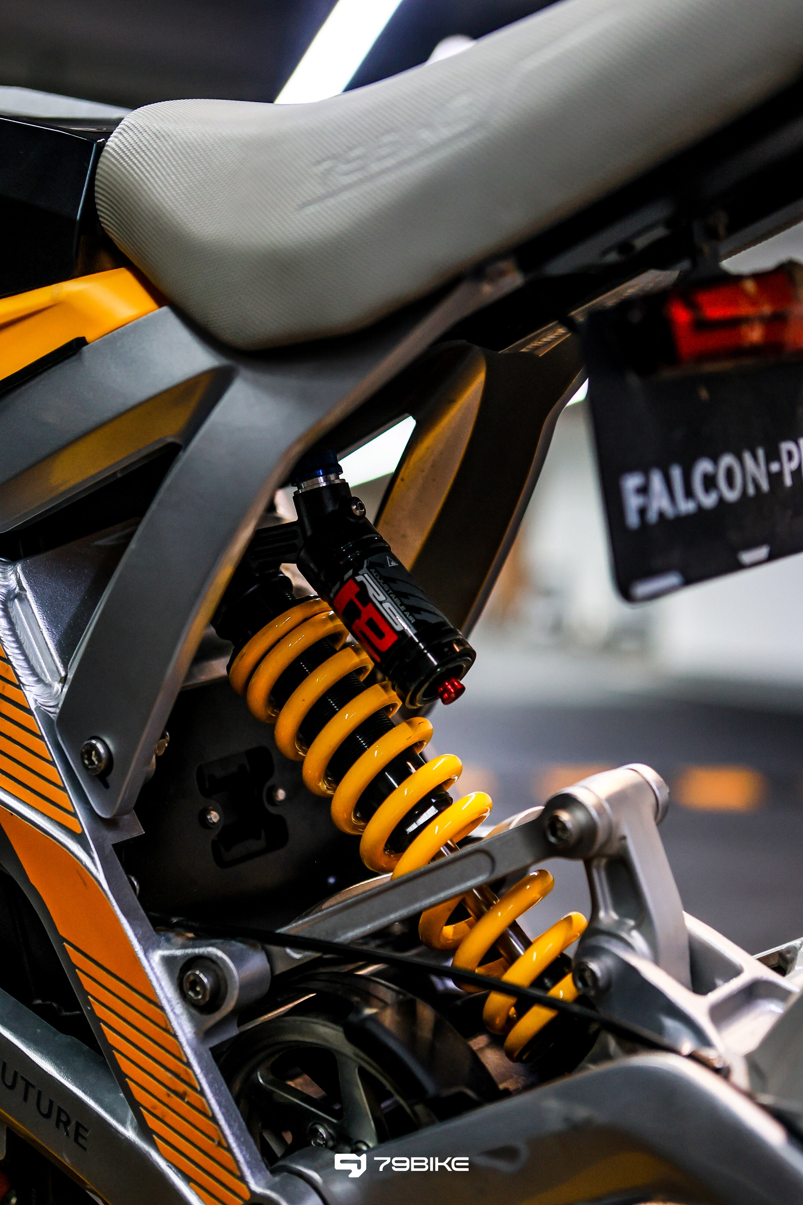 Super Deal! Kick&Move Falcon Pro e-Dirtbike 2025 - Zilver/Geel