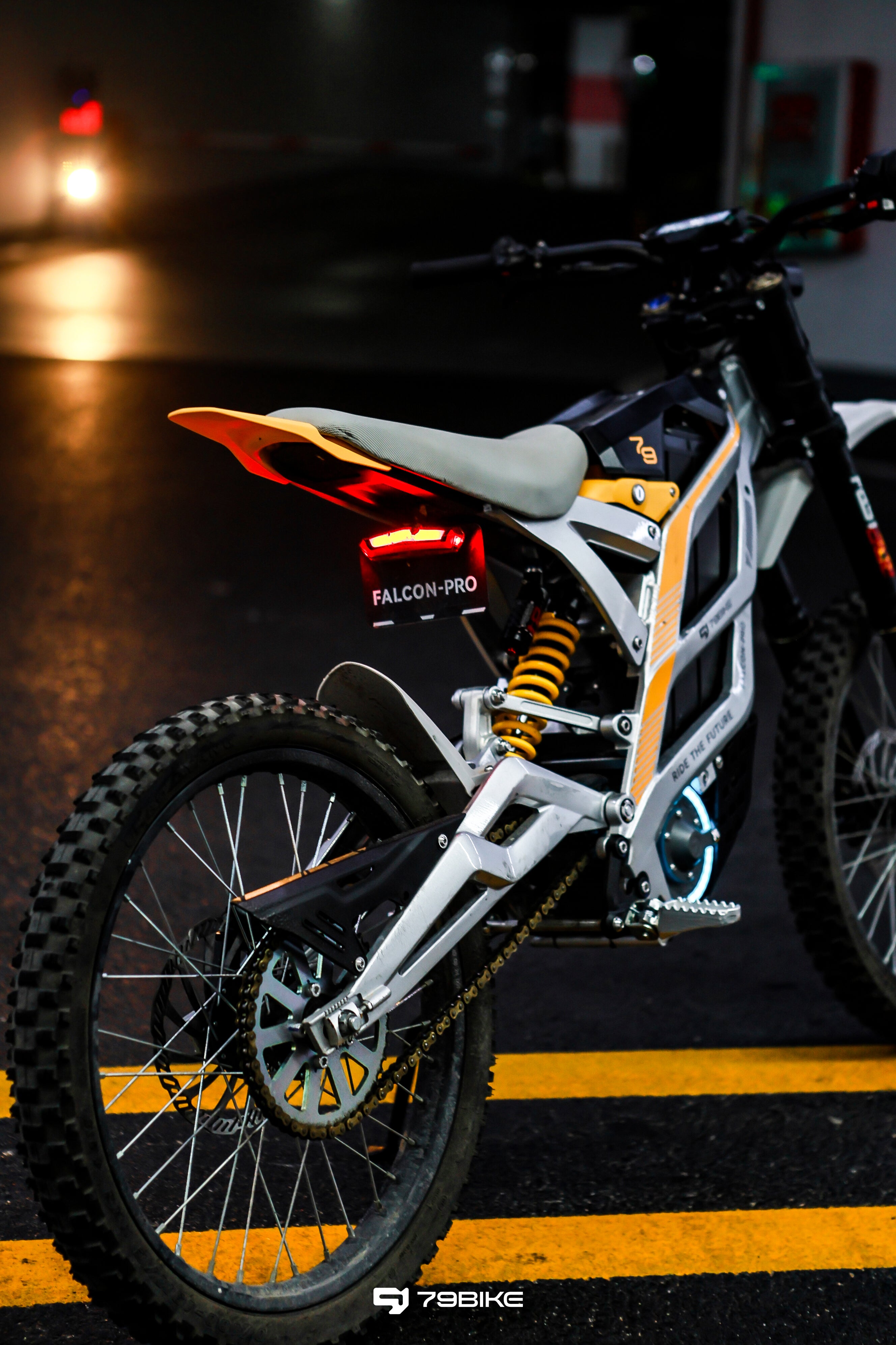 Super Deal! Kick&Move Falcon Pro e-Dirtbike 2025 - Zilver/Geel