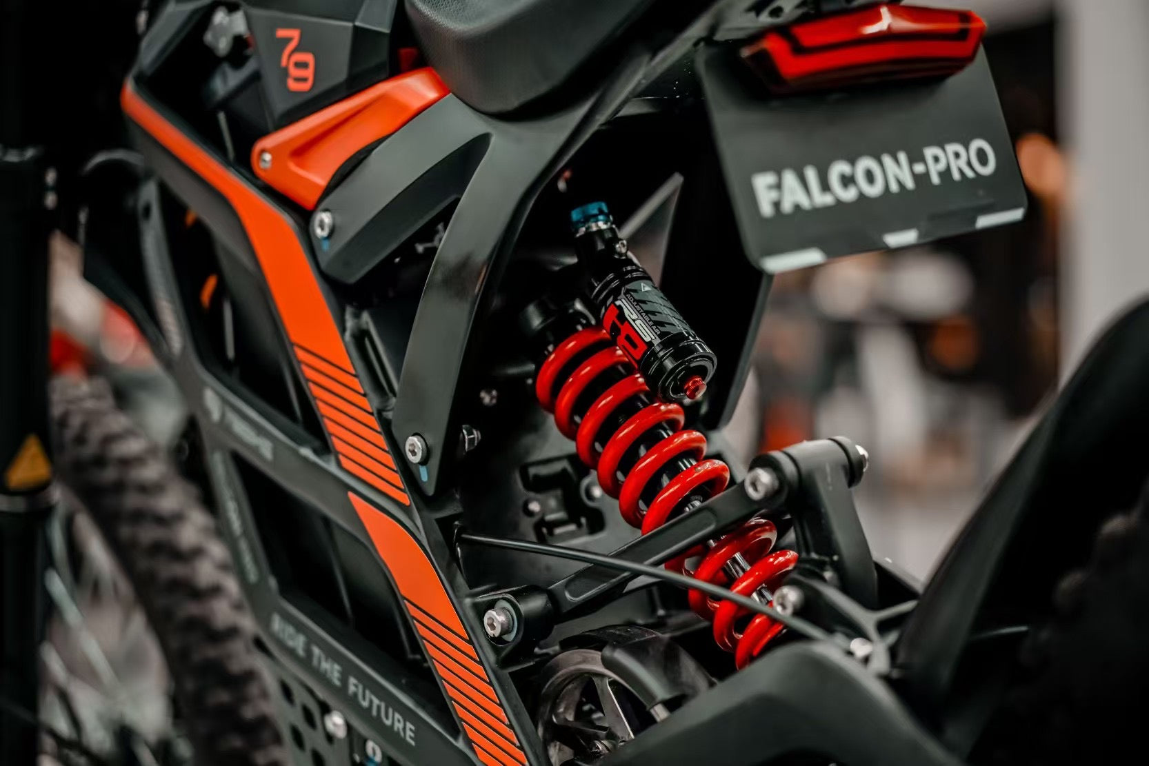 Super Deal! Kick&Move Falcon Pro e-Dirtbike 2025 - Zwart/Rood